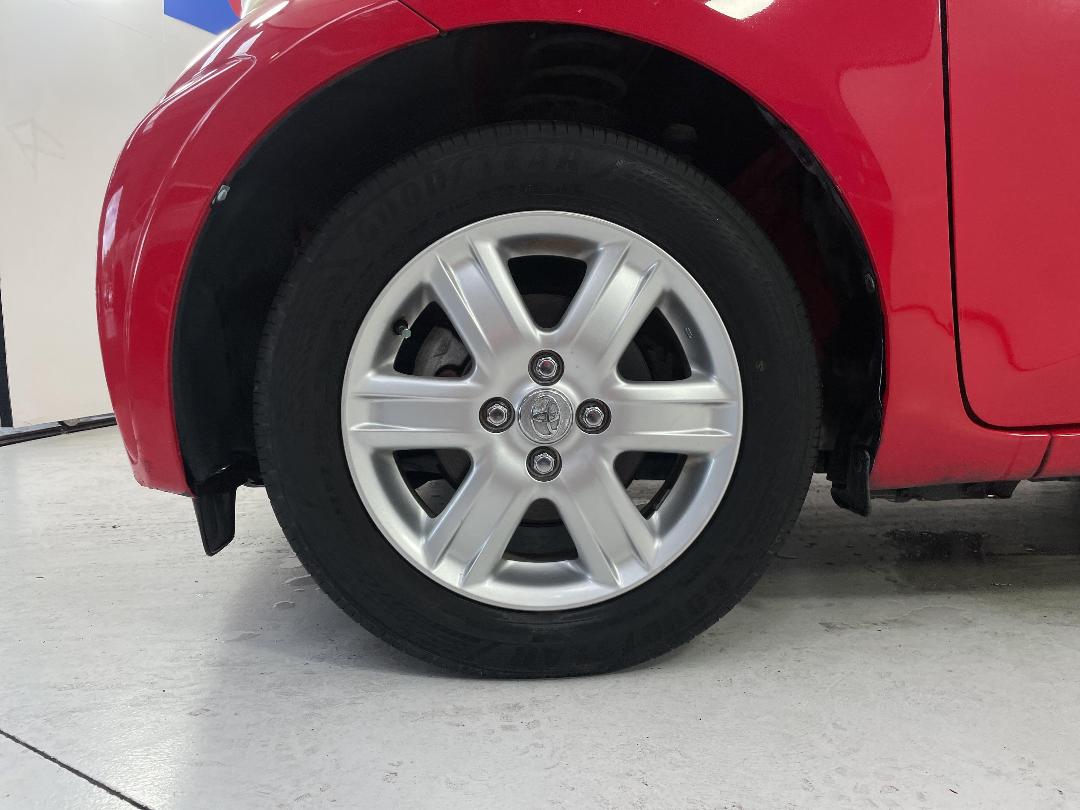 Photo '10' of Toyota IQ