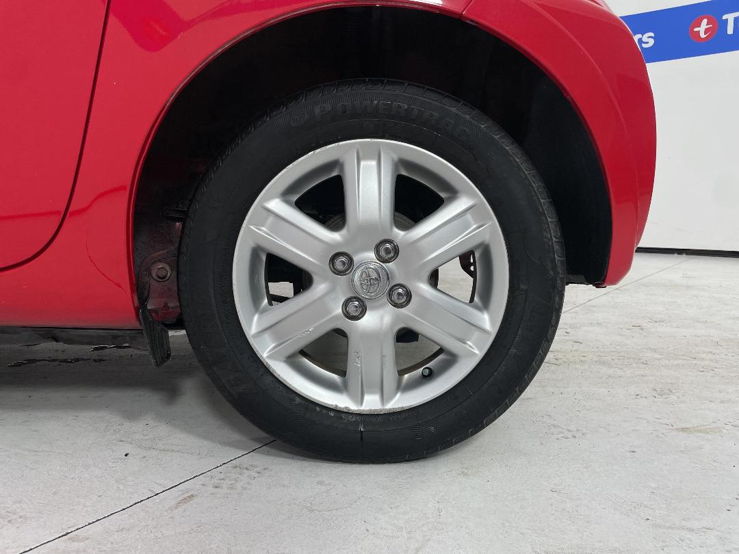 Photo '11' of Toyota IQ