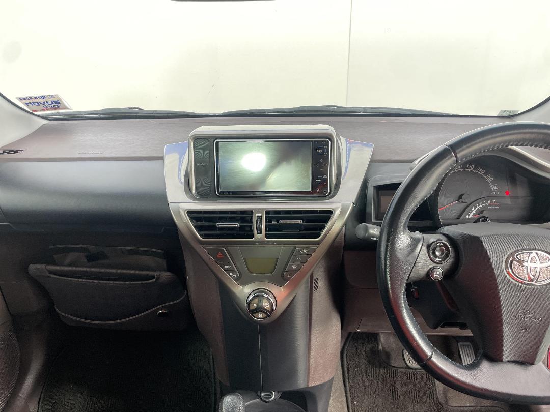 Photo '17' of Toyota IQ