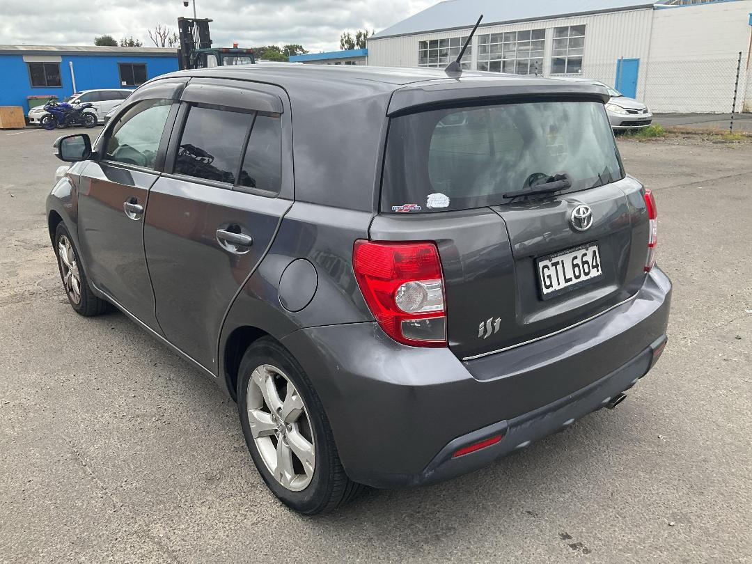 Photo '4' of Toyota IST