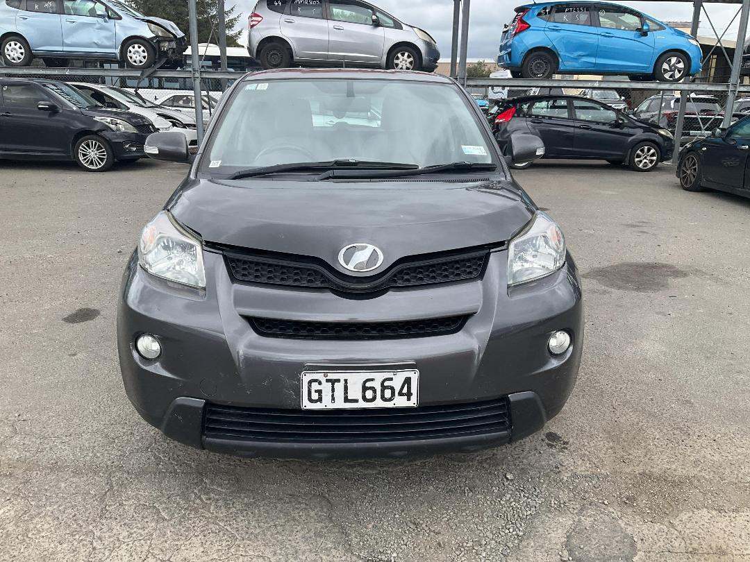 Photo '2' of Toyota IST