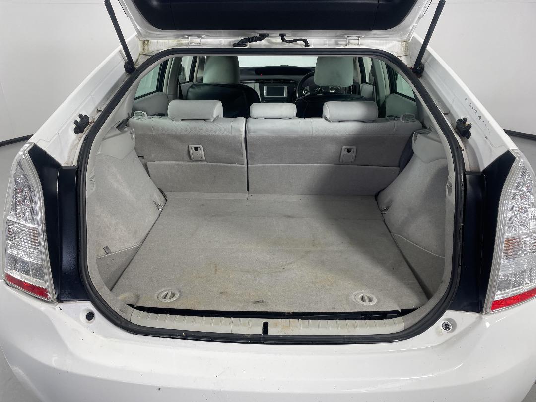 Photo '14' of Toyota Prius