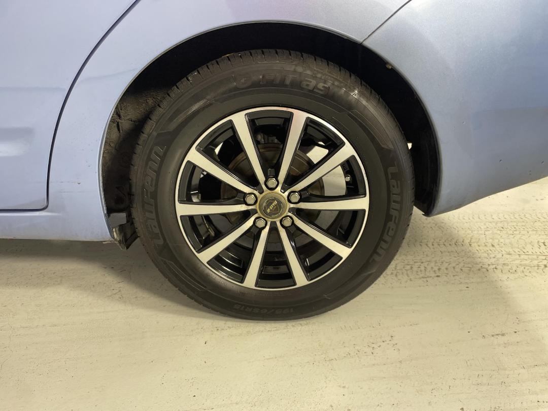 Photo '11' of Toyota Prius