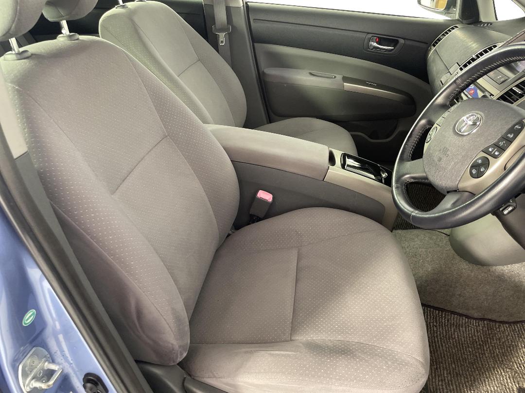 Photo '16' of Toyota Prius