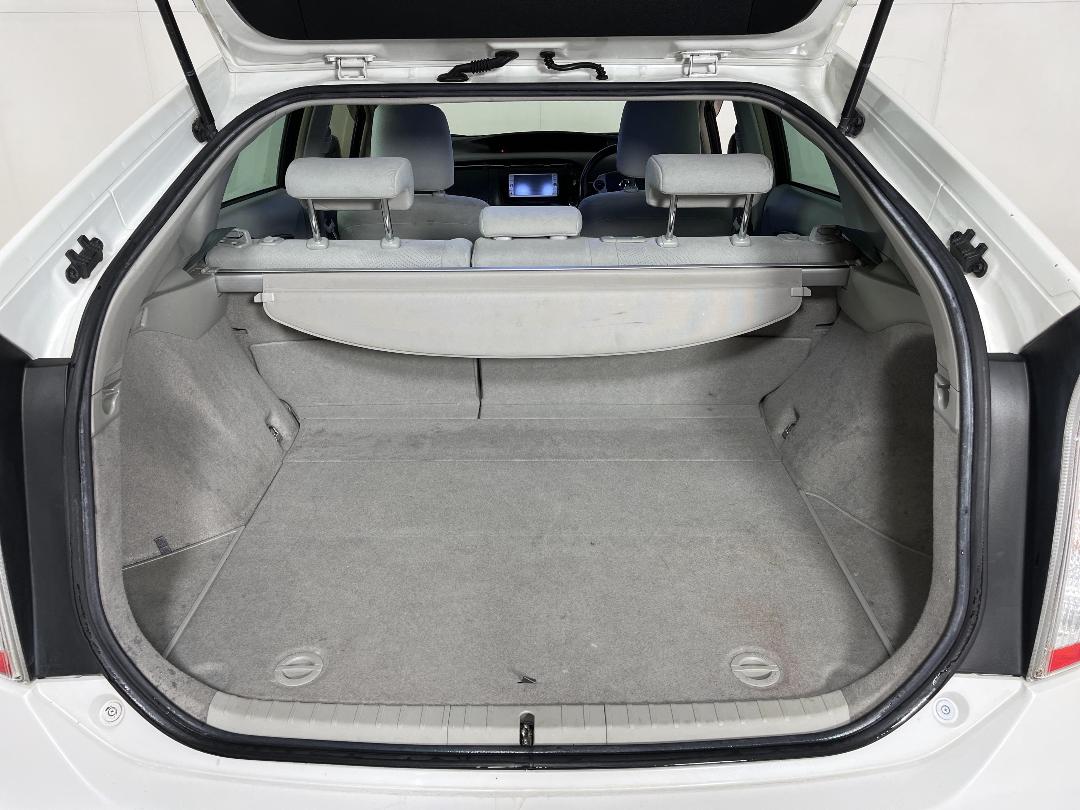 Photo '14' of Toyota Prius