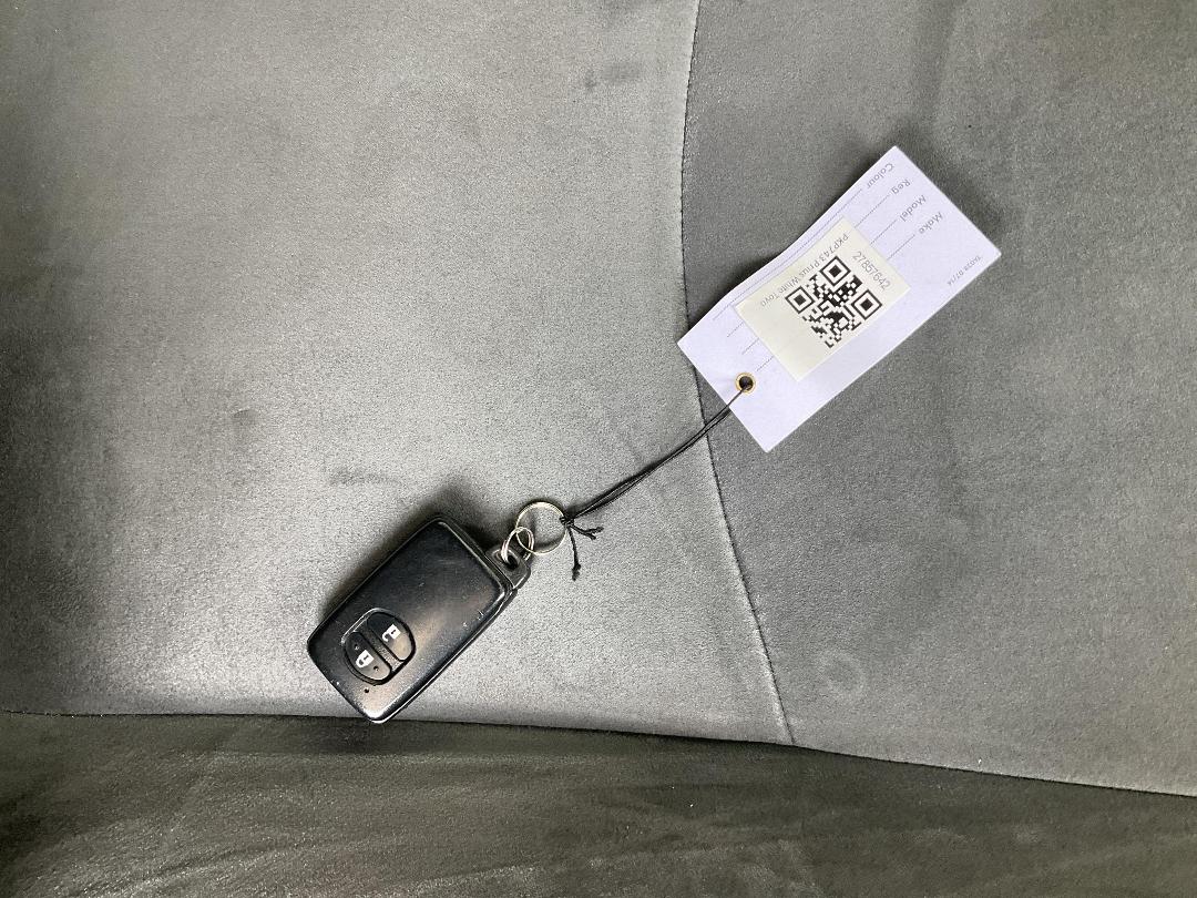 Photo '10' of Toyota Prius Hybrid