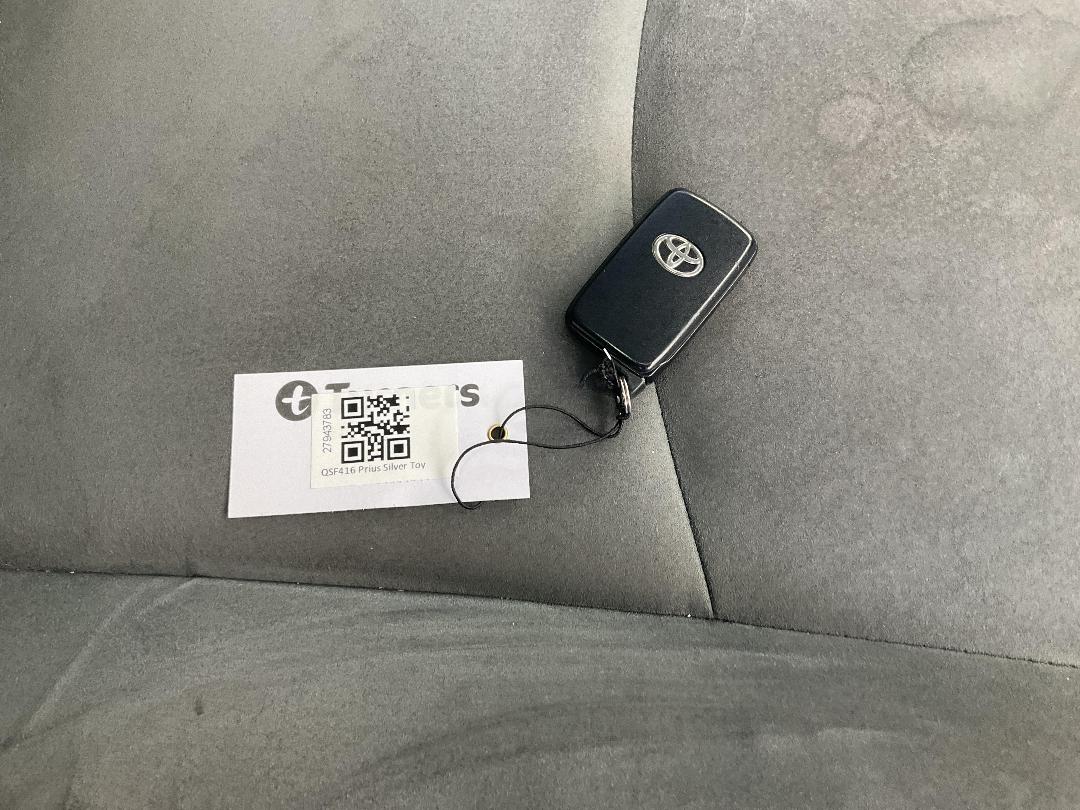 Photo '32' of Toyota Prius