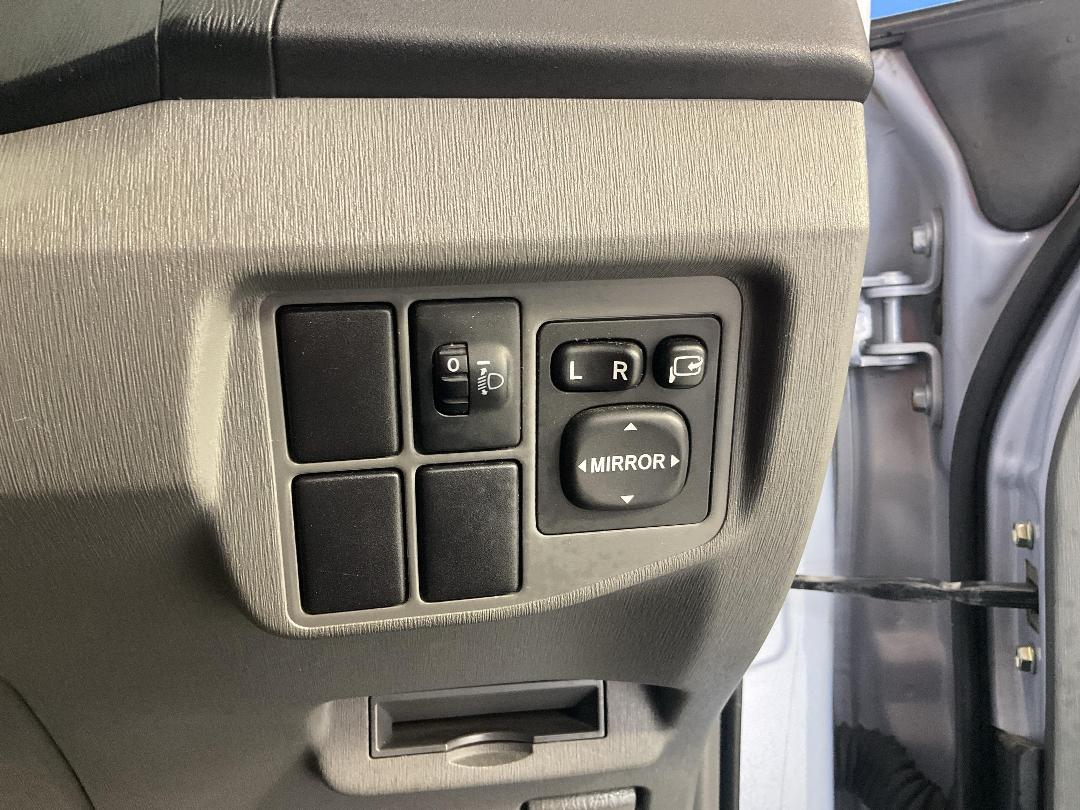 Photo '28' of Toyota Prius