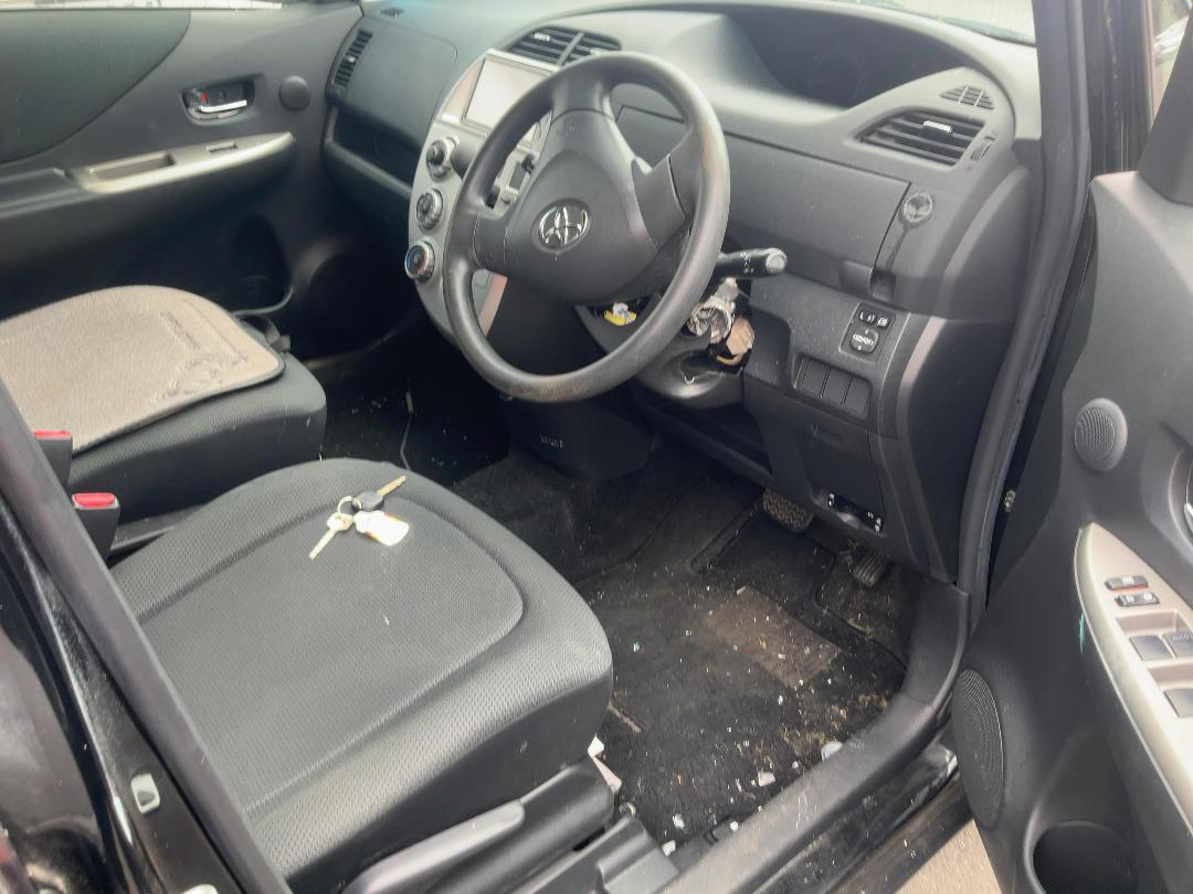 Photo '11' of Toyota Ractis