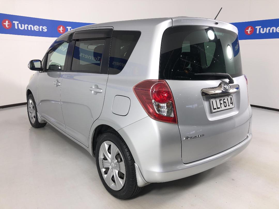 Photo '5' of Toyota Ractis Photo '5' of Toyota Ractis