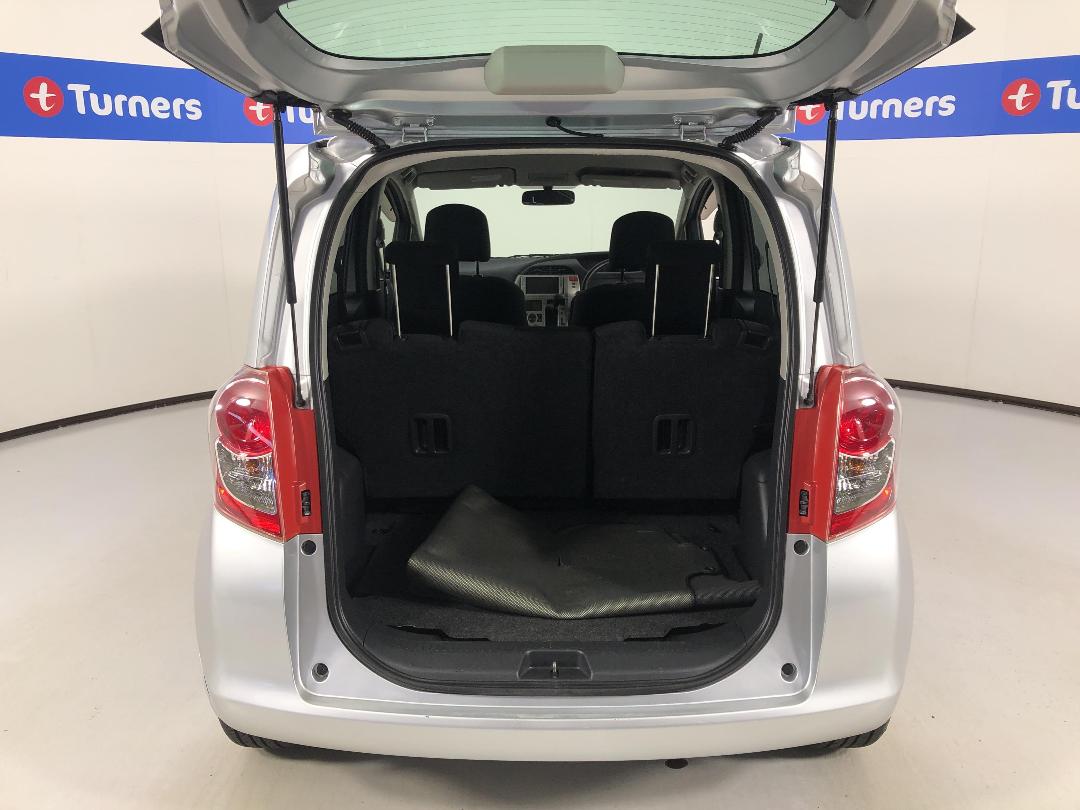 Photo '14' of Toyota Ractis Photo '14' of Toyota Ractis