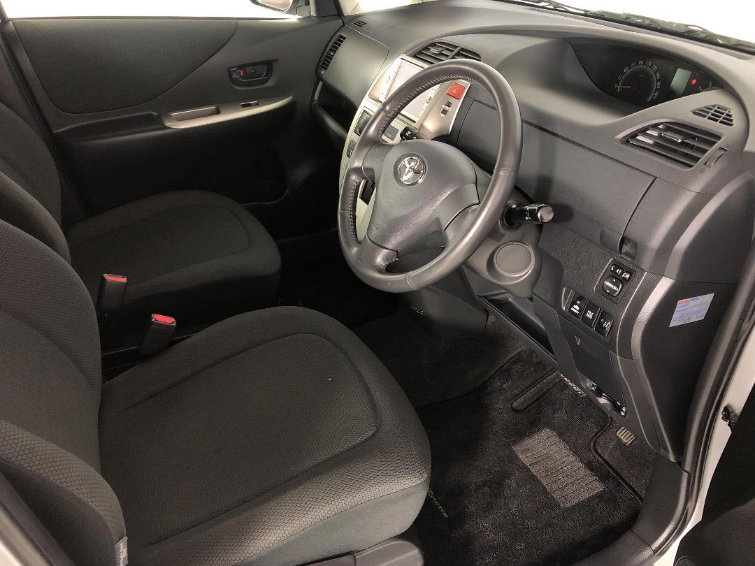 Photo '16' of Toyota Ractis Photo '16' of Toyota Ractis