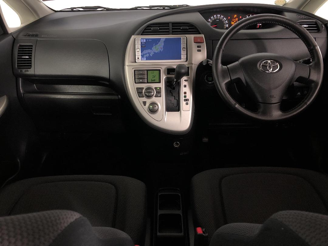 Photo '17' of Toyota Ractis Photo '17' of Toyota Ractis