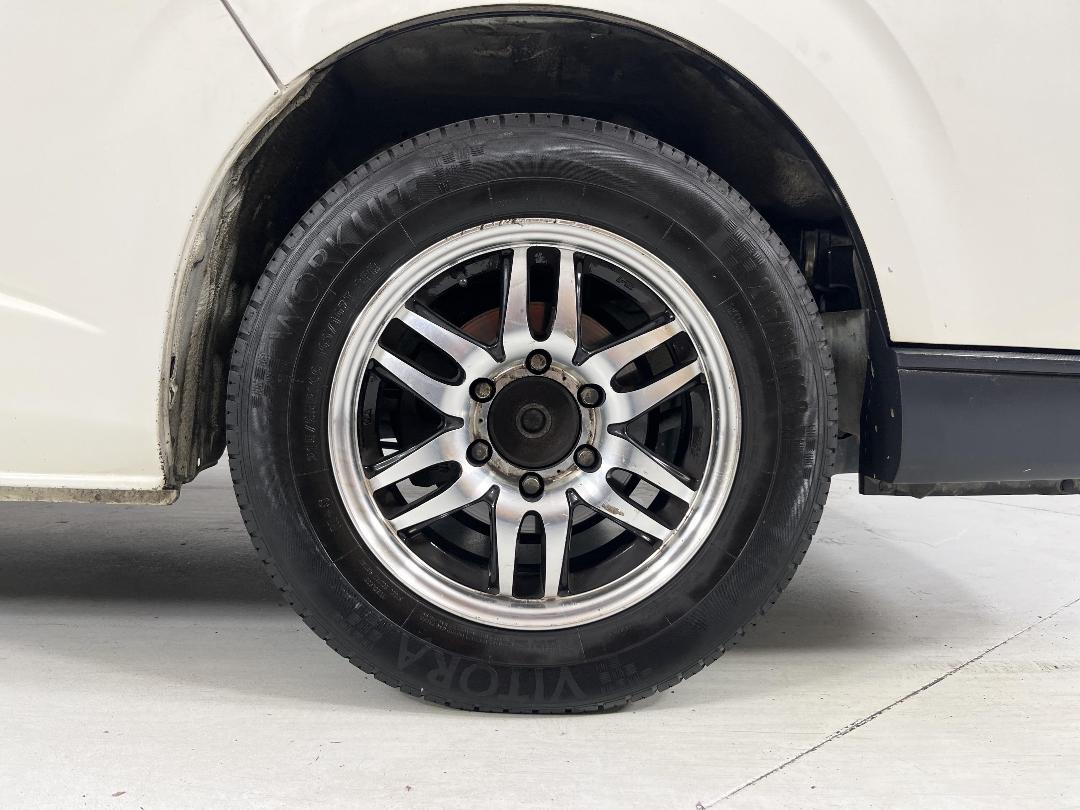 Photo '9' of Toyota Regius Photo '9' of Toyota Regius