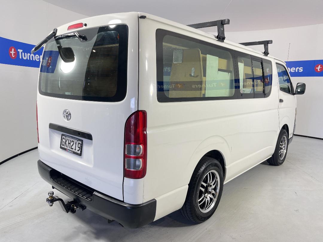 Photo '7' of Toyota Regius Photo '7' of Toyota Regius