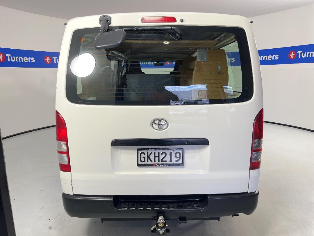 Photo '6' of Toyota Regius Photo '6' of Toyota Regius