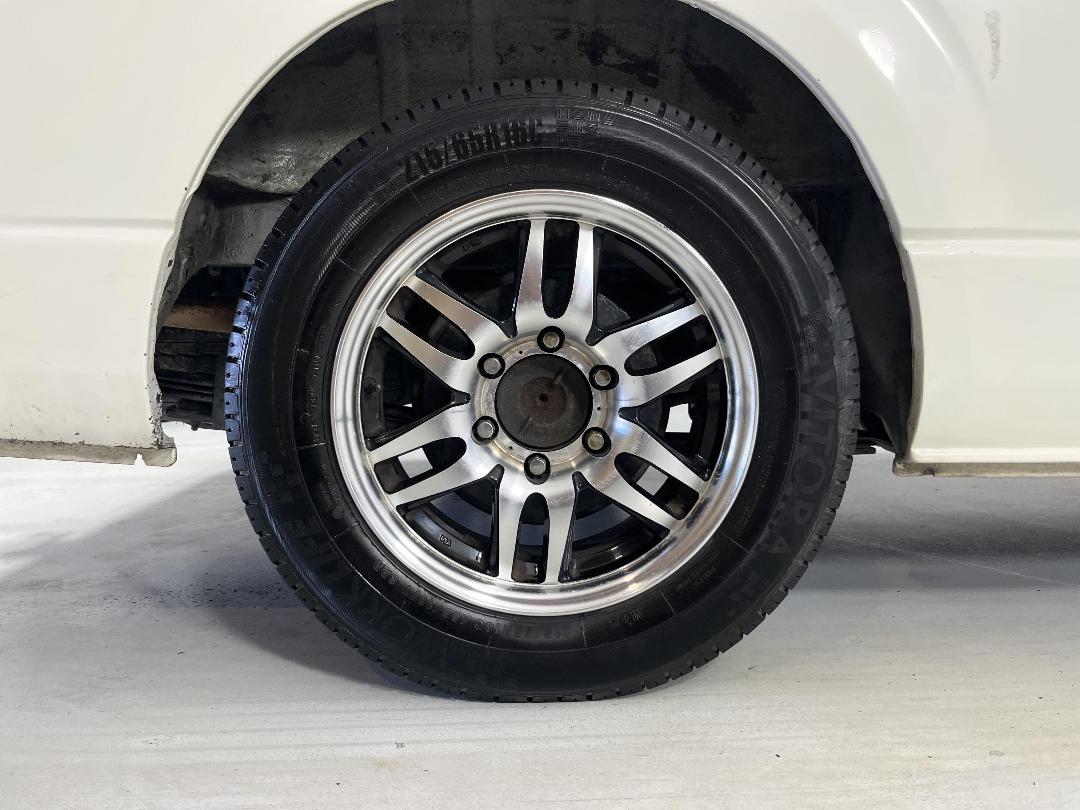 Photo '12' of Toyota Regius Photo '12' of Toyota Regius