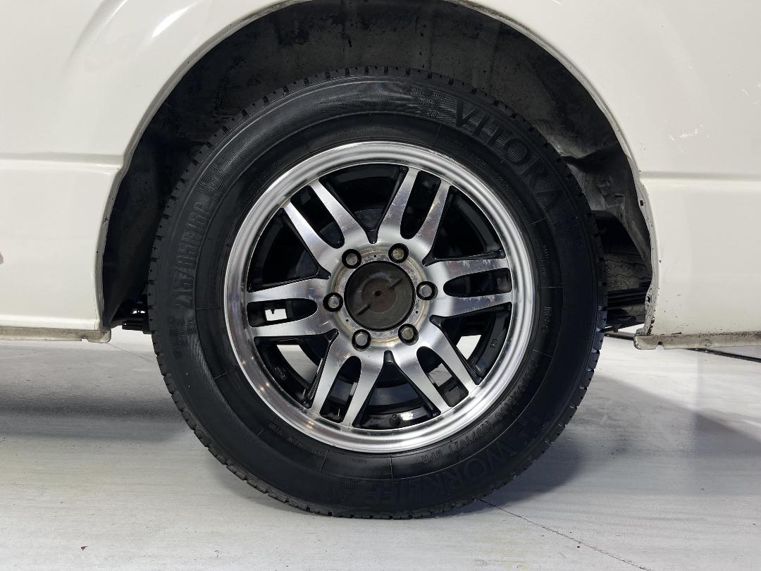 Photo '11' of Toyota Regius Photo '11' of Toyota Regius