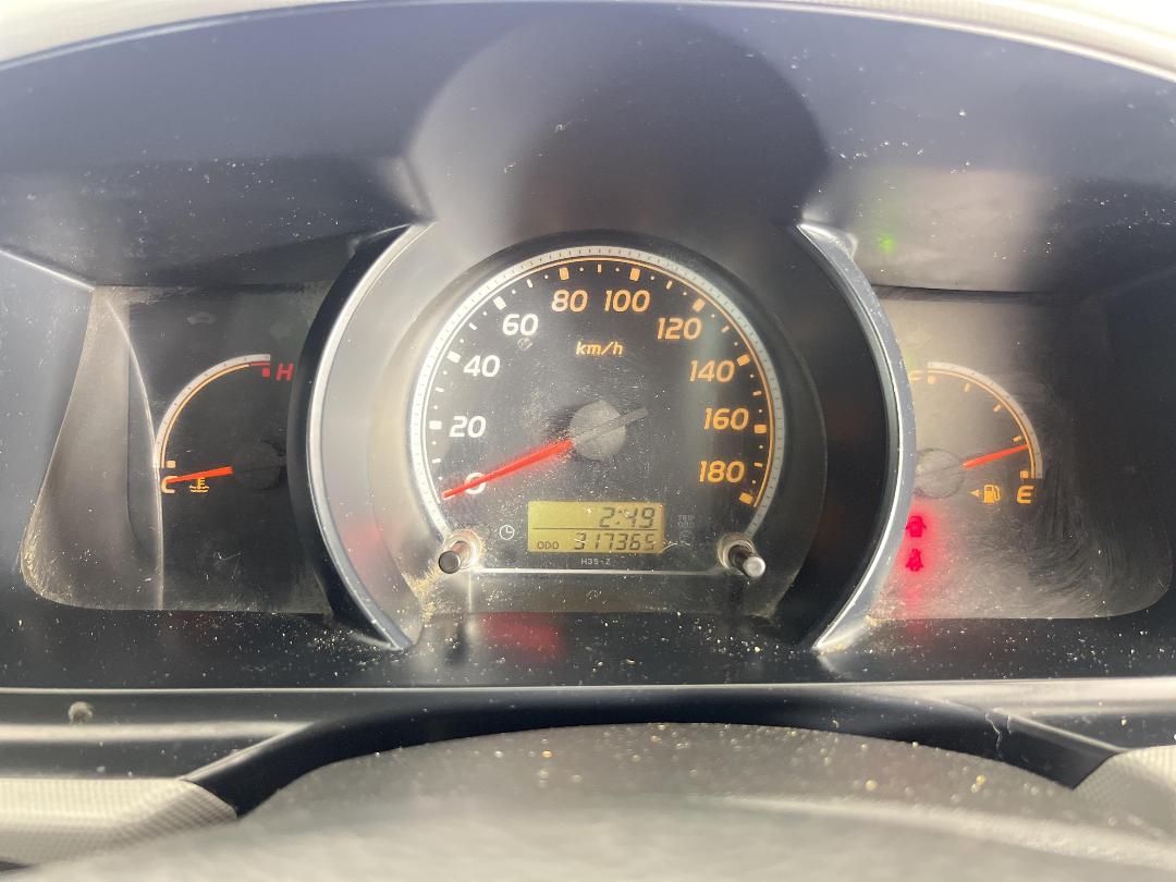 Photo '18' of Toyota Regius Photo '18' of Toyota Regius