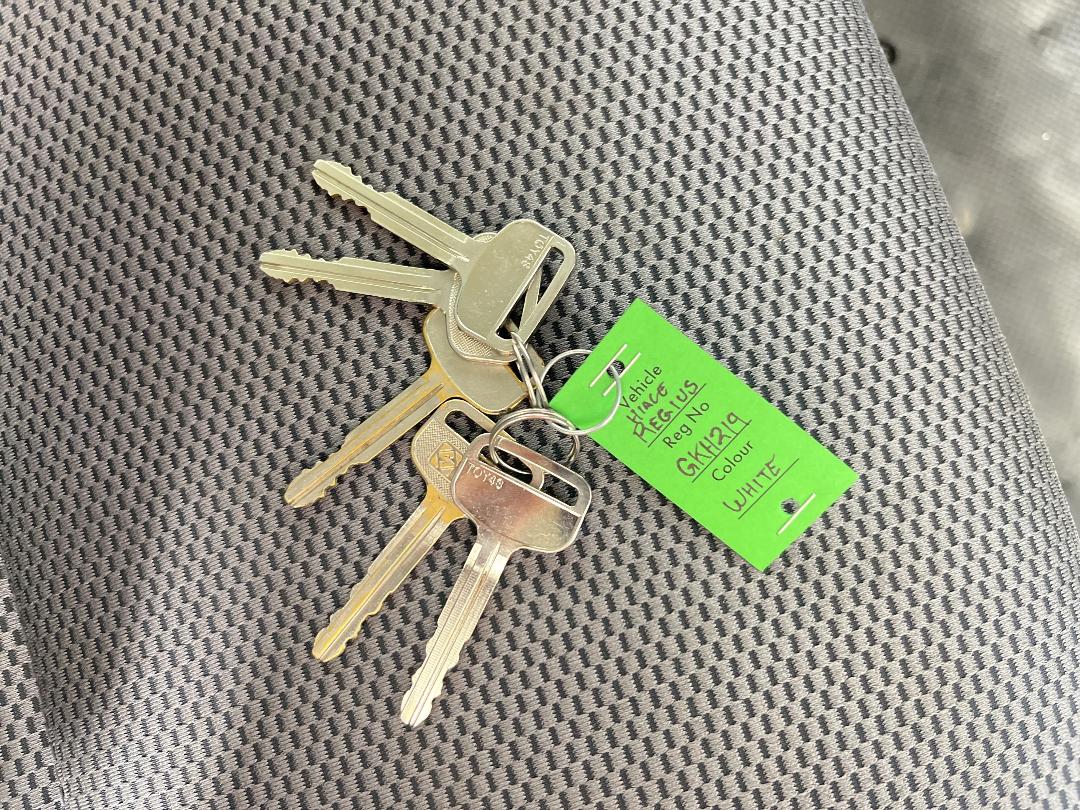 Photo '19' of Toyota Regius Photo '19' of Toyota Regius