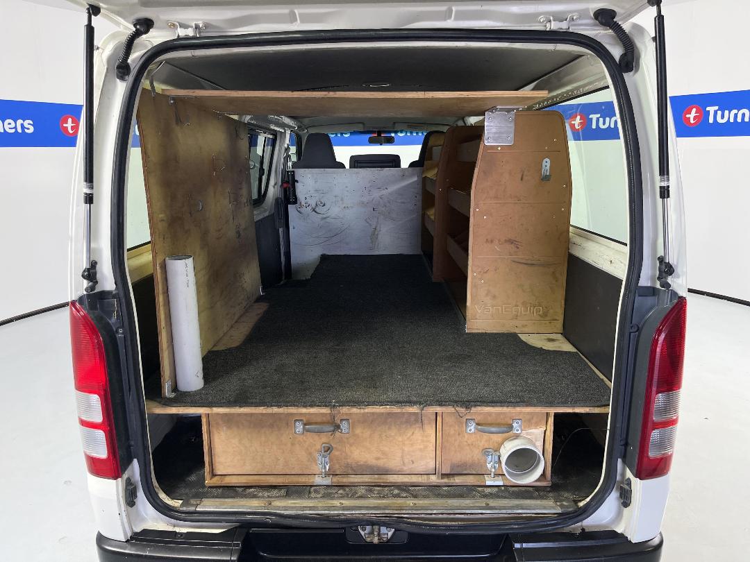 Photo '20' of Toyota Regius Photo '20' of Toyota Regius