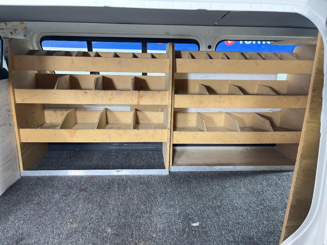 Photo '24' of Toyota Regius Photo '24' of Toyota Regius