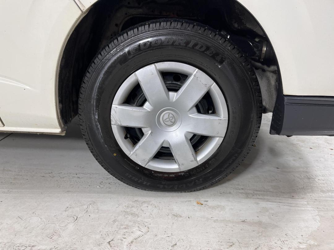 Photo '9' of Toyota Regius Photo '9' of Toyota Regius