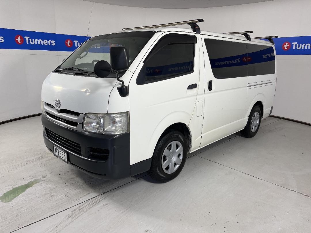 Photo '4' of Toyota Regius Photo '4' of Toyota Regius