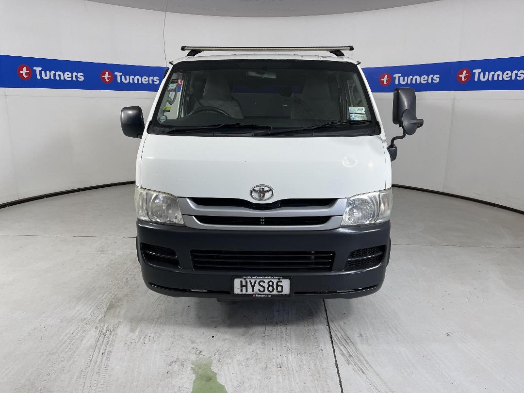 Photo '2' of Toyota Regius Photo '2' of Toyota Regius