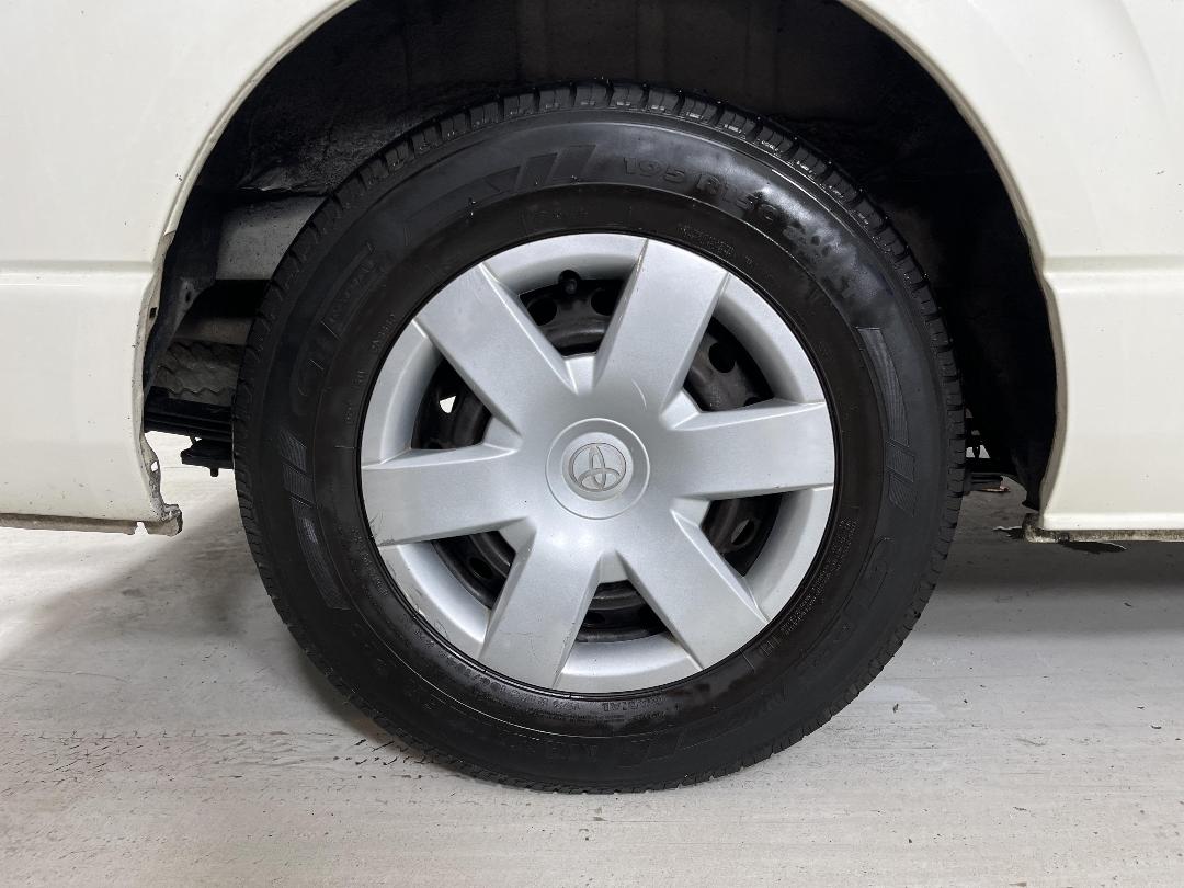 Photo '12' of Toyota Regius Photo '12' of Toyota Regius