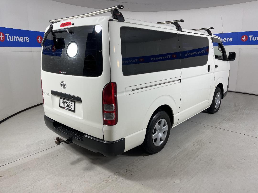 Photo '7' of Toyota Regius Photo '7' of Toyota Regius