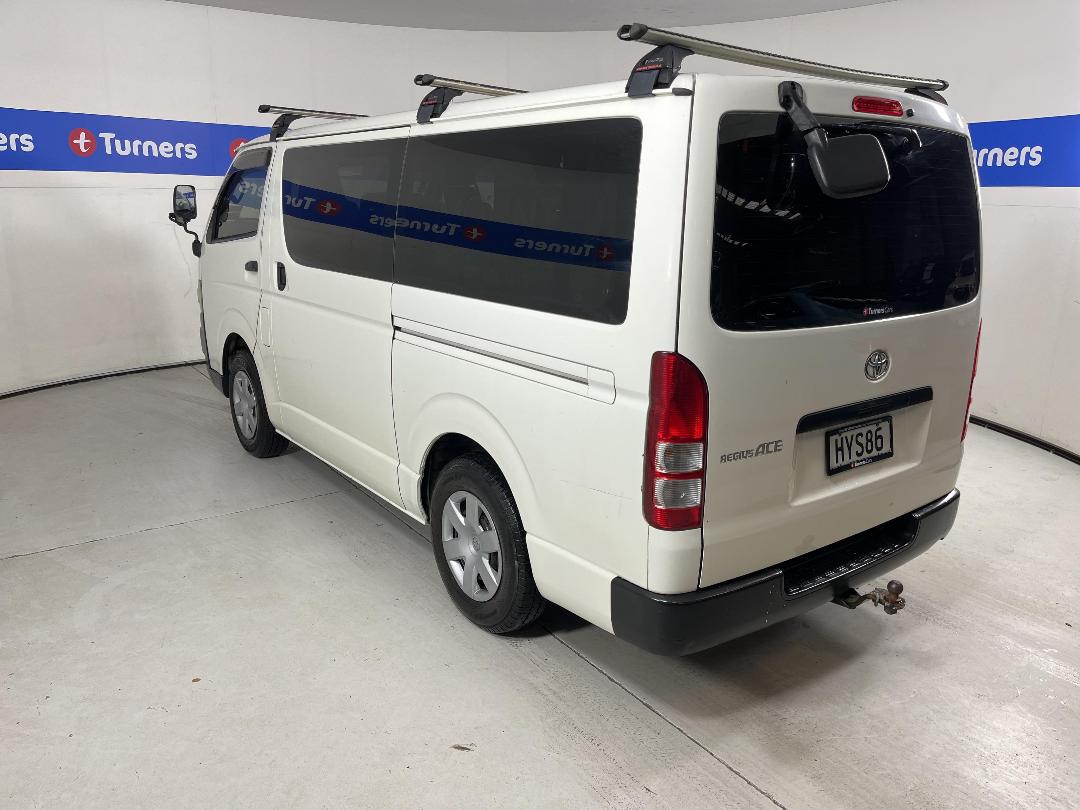 Photo '5' of Toyota Regius Photo '5' of Toyota Regius