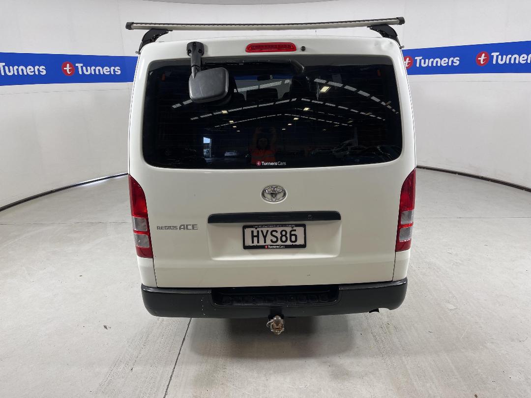 Photo '6' of Toyota Regius Photo '6' of Toyota Regius