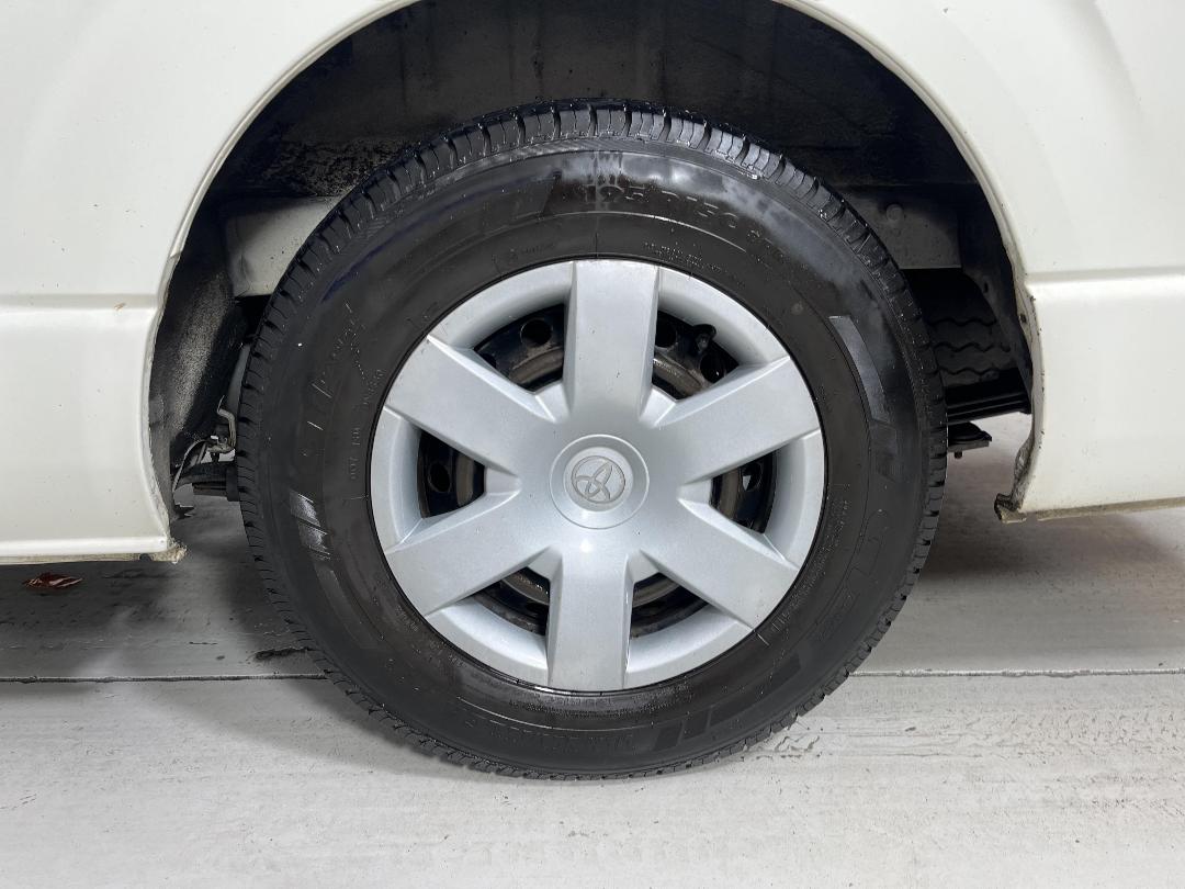 Photo '11' of Toyota Regius Photo '11' of Toyota Regius