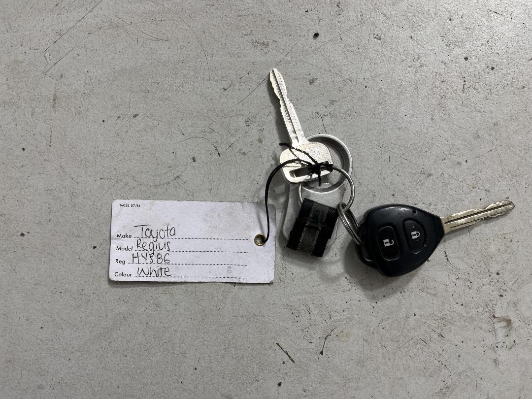 Photo '21' of Toyota Regius Photo '21' of Toyota Regius