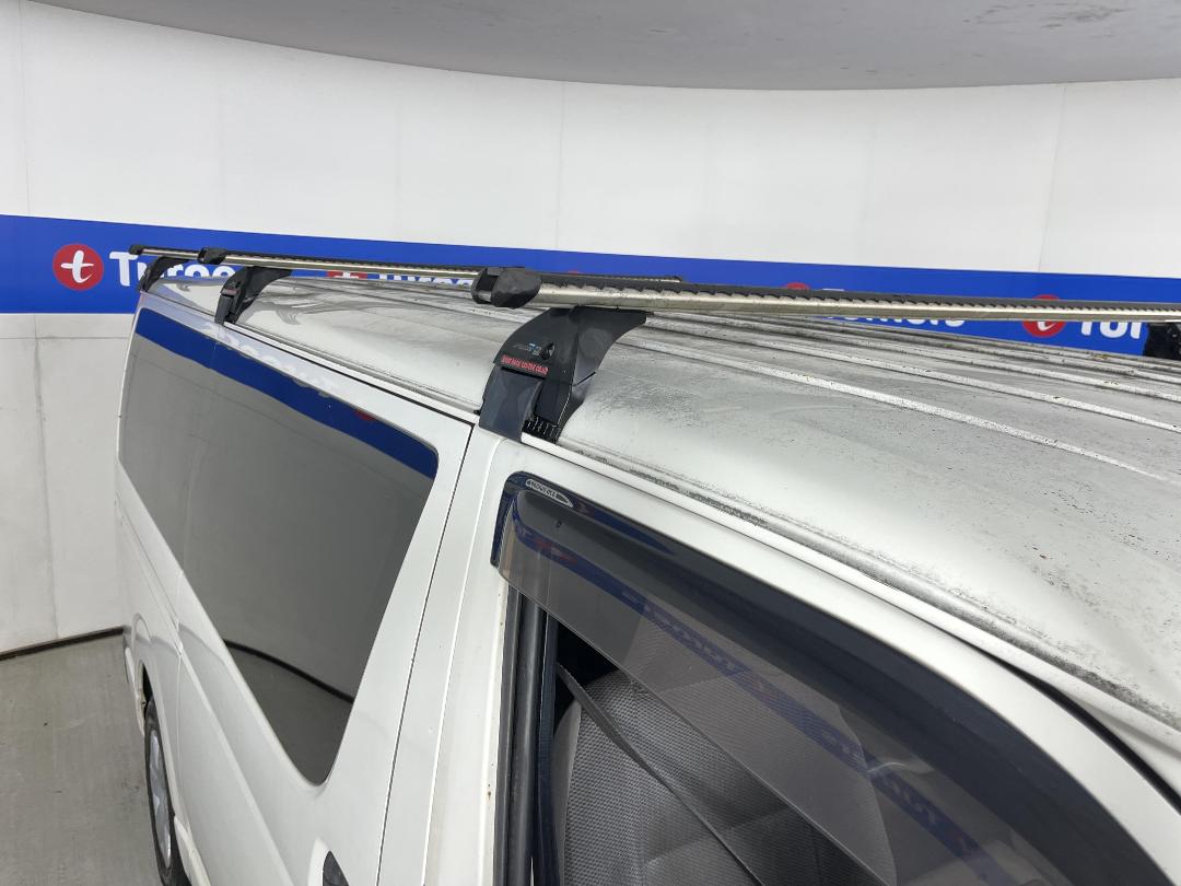 Photo '23' of Toyota Regius Photo '23' of Toyota Regius