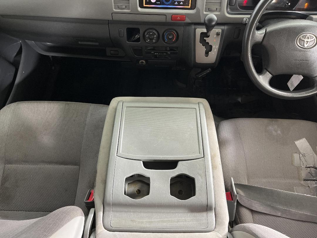 Photo '22' of Toyota Regius Photo '22' of Toyota Regius