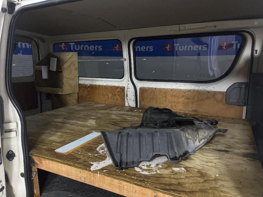 Photo '19' of Toyota Regius Photo '19' of Toyota Regius