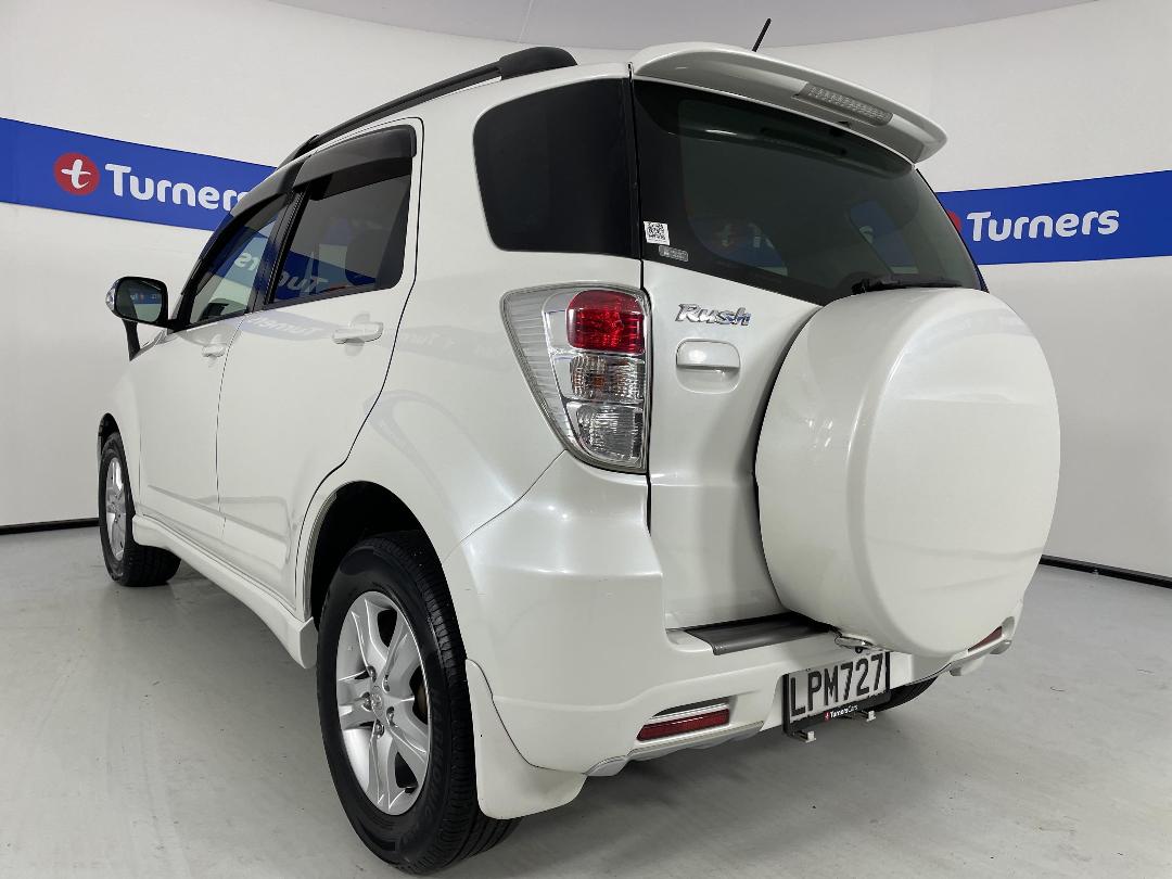 Photo '5' of Toyota Rush