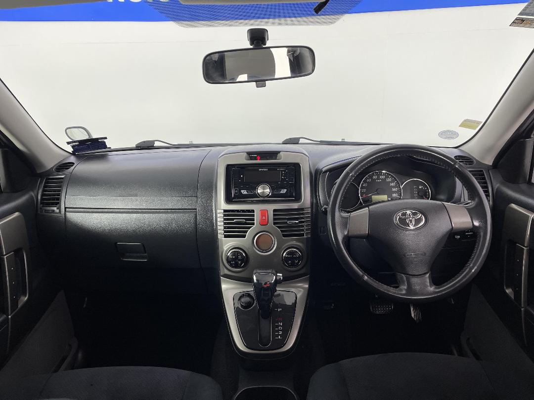 Photo '17' of Toyota Rush