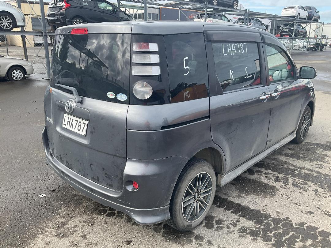 Photo '6' of Toyota Sienta Photo '6' of Toyota Sienta