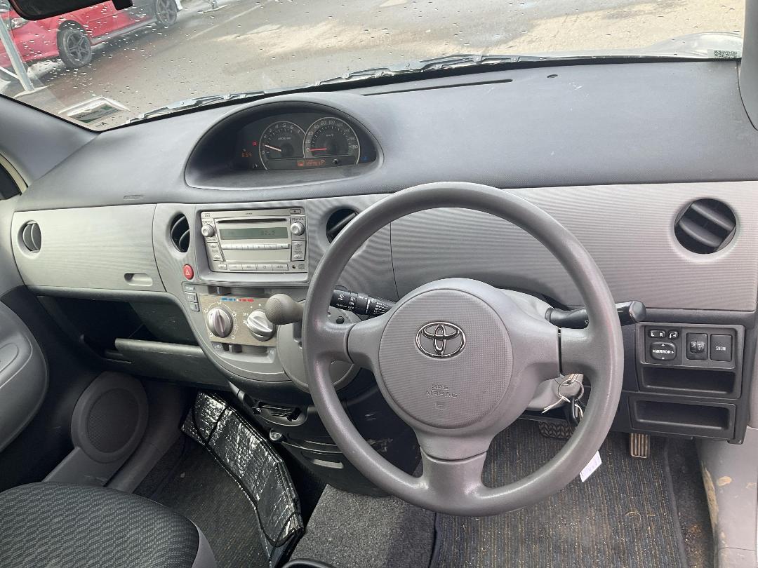 Photo '12' of Toyota Sienta Photo '12' of Toyota Sienta