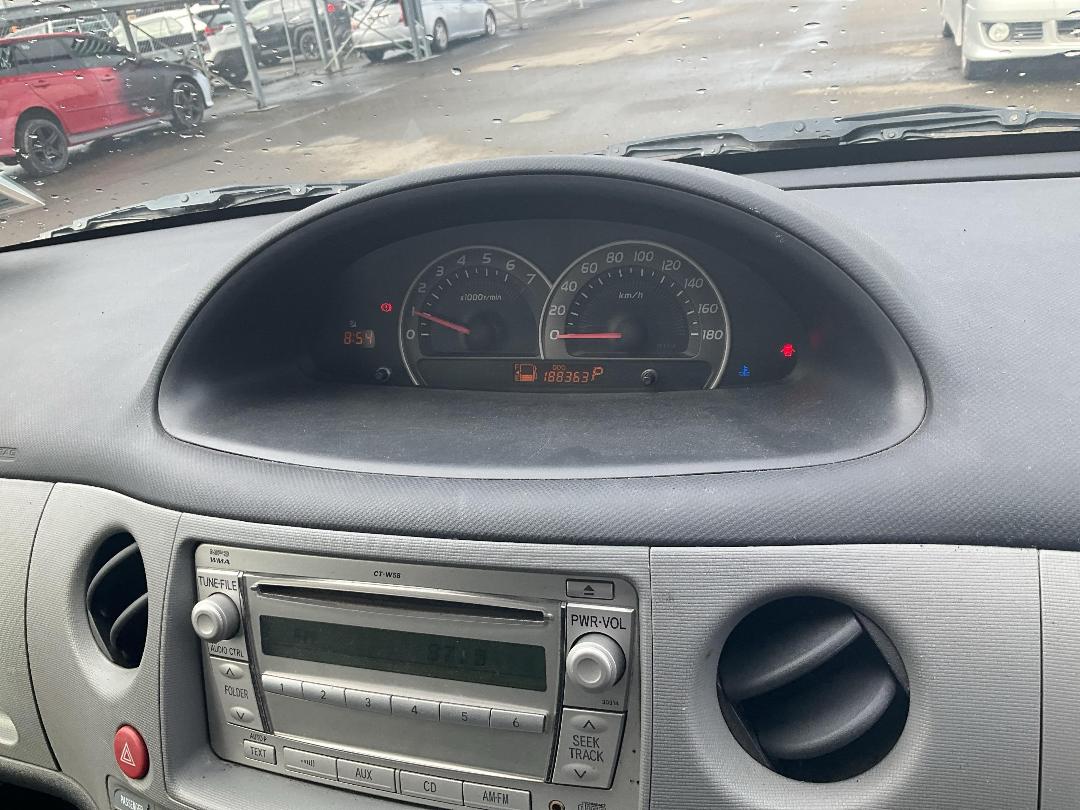 Photo '11' of Toyota Sienta Photo '11' of Toyota Sienta