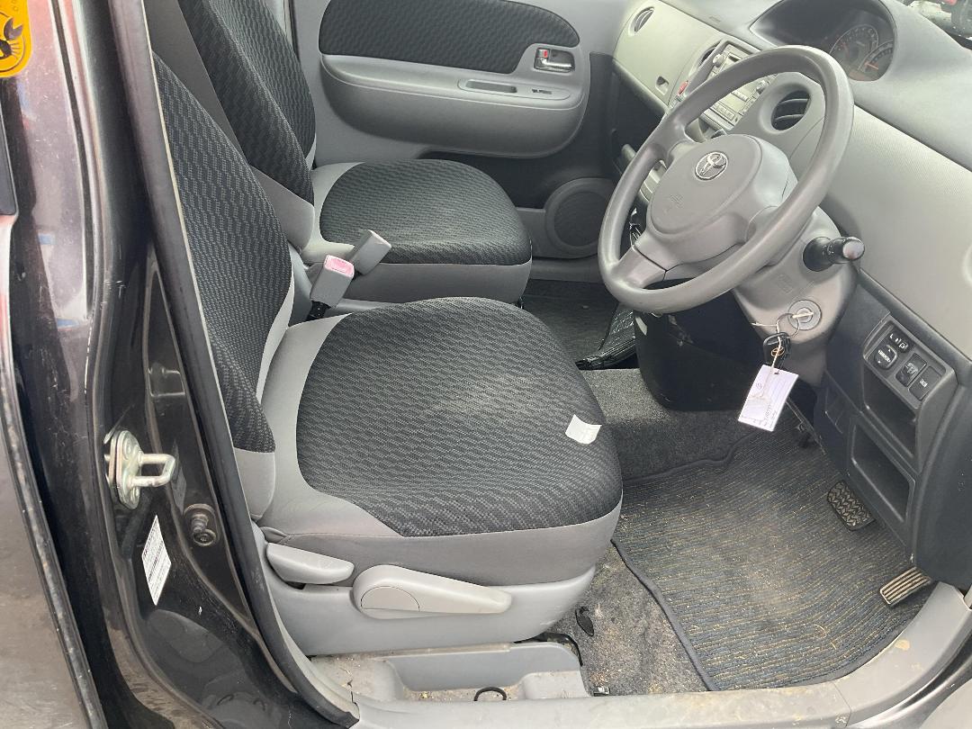 Photo '13' of Toyota Sienta Photo '13' of Toyota Sienta