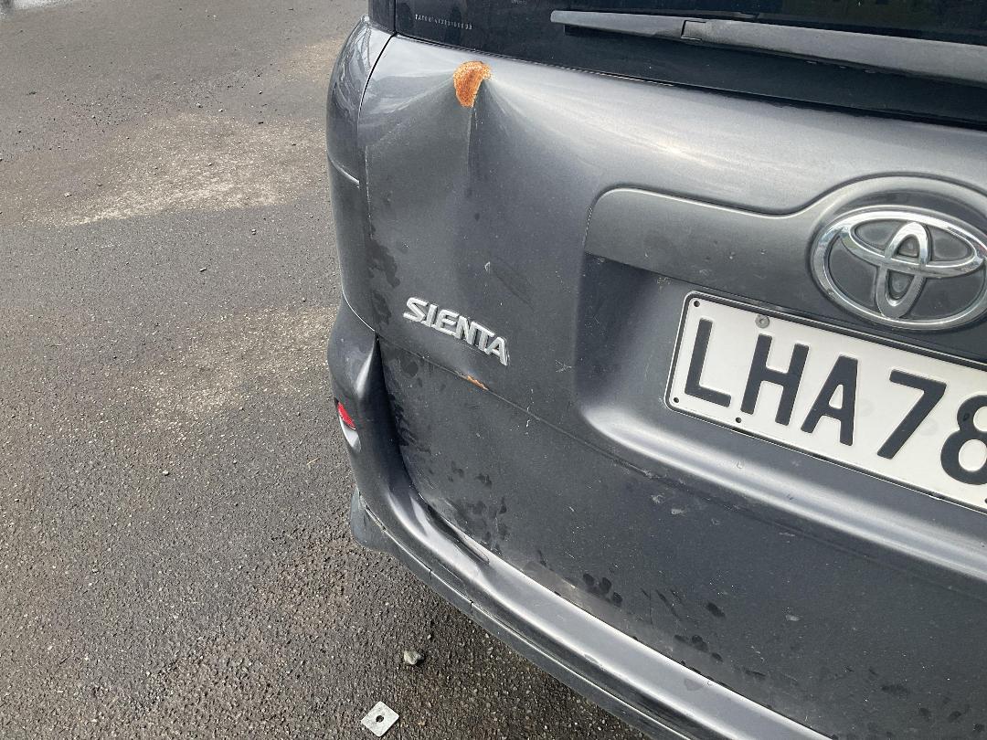 Photo '7' of Toyota Sienta Photo '7' of Toyota Sienta