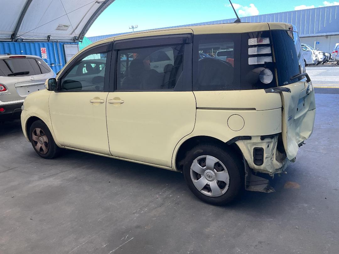 Photo '12' of Toyota Sienta