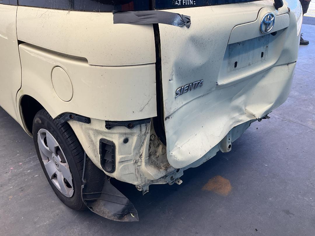 Photo '13' of Toyota Sienta