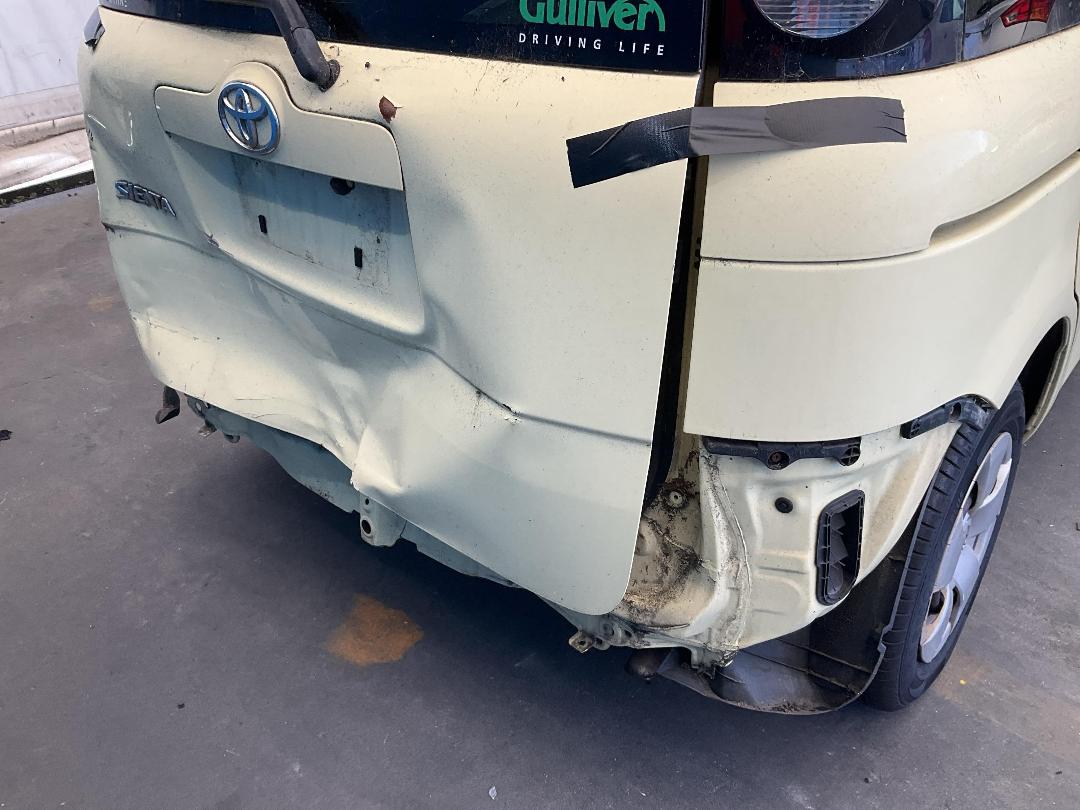 Photo '15' of Toyota Sienta