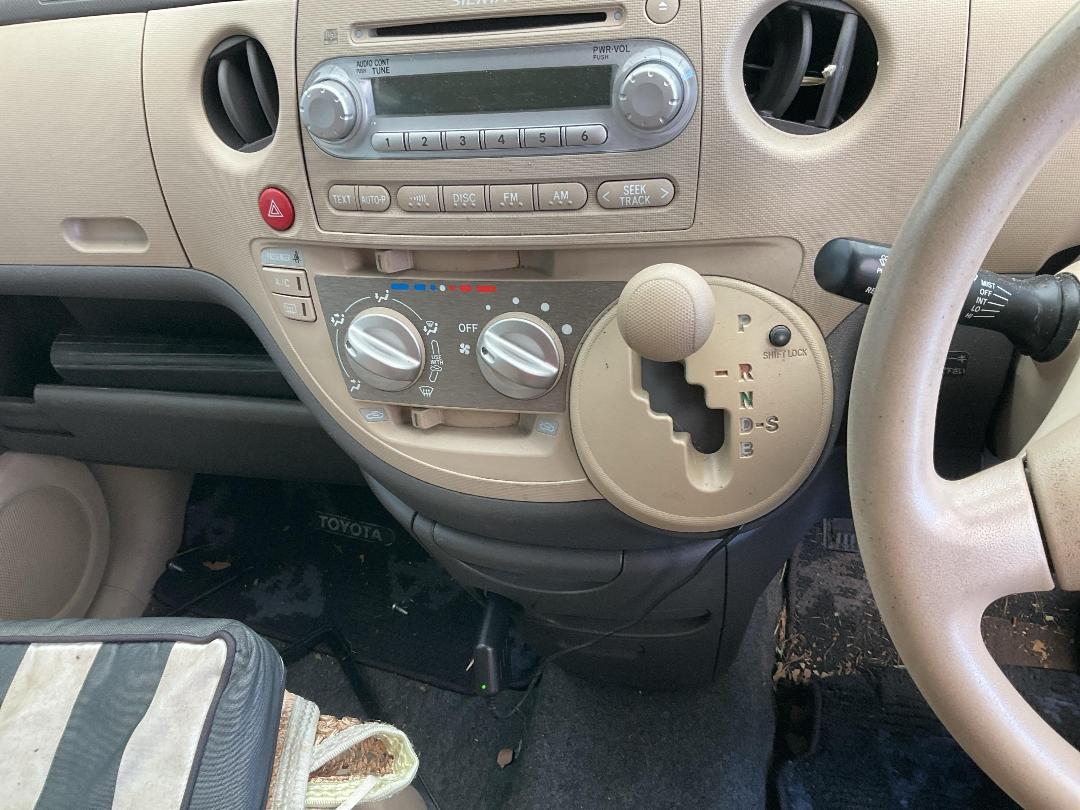 Photo '26' of Toyota Sienta