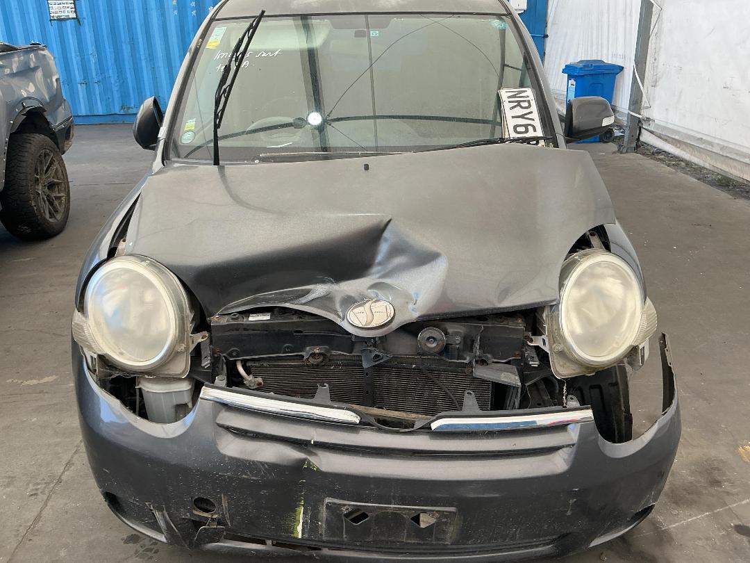 Photo '2' of Toyota Sienta